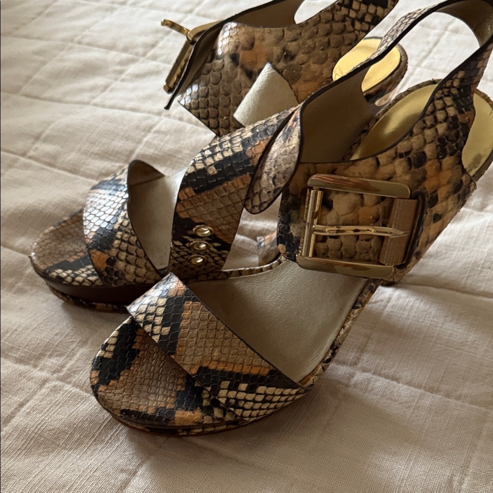 Stylish Snakeskin Patterned Women's Sandals